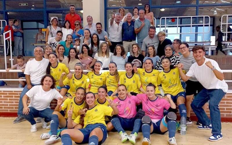 El equipo festeja el triunfo/TA.